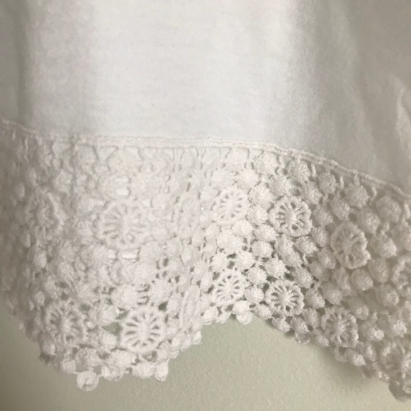 💥💥BOGO💥💥 LOFT Eyelet Trim Tank Top - Picture 3 of 3